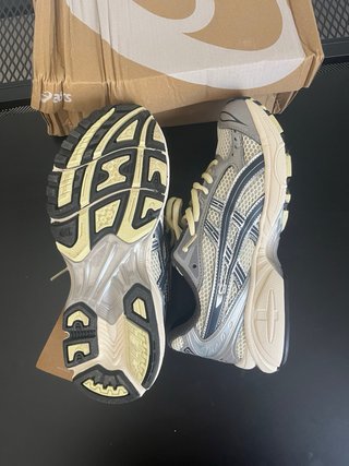 ASICS Zapatillas Beige/Plata Talla 41.5