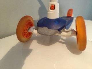 Patinete 3 ruedas infantil azul y naranja
