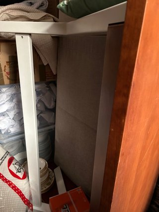 Mesa de estudio blanca y madera