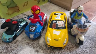 Coches y motos de juguete