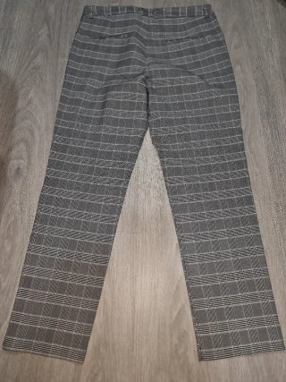 Pantalón recto Stradivarius cuadros gris