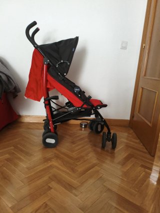 Carro de bebé Chicco rojo