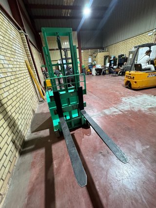 Apilador eléctrico HICEM