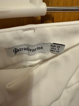 Pantalón de traje blanco con raya lateral