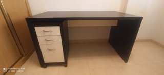 Escritorio Ikea Negro y Blanco con Cajones