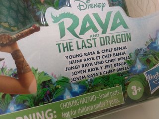 Bambole Raya e Capo Benjamin. Bambole esclusive e fuori catalogo dal film Raya e l'ultimo drago. Bellissime e con splendidi abiti. Hasbro 2020. Disney. Nuove in blister sigillato. L'imballaggio ha qualche segno di conservazione. Dalla mia collezione personale