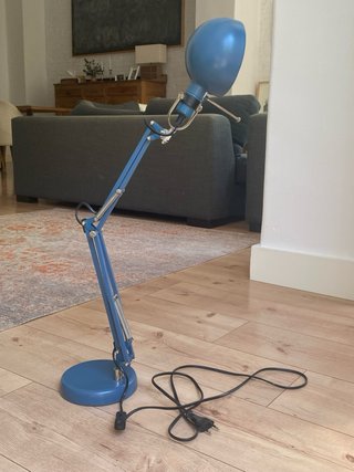 Lámpara de mesa azul metálica