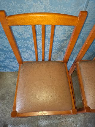 Juego de 2 sillas de madera