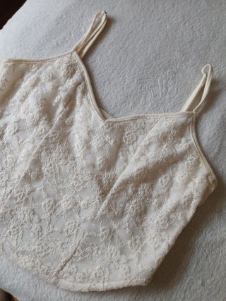 Top encaje Stradivarius beige