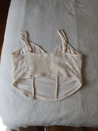 Top encaje Stradivarius beige