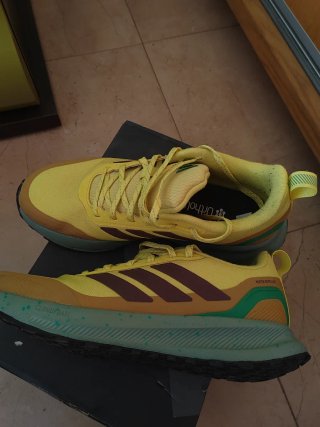 Zapatillas Adidas Amarillas y Verdes