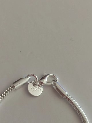 Pulsera de plata con 2 charms de Stranger things
