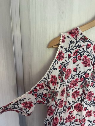 Blusa Estampada Flores Roja y Blanca