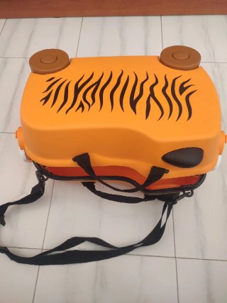 Maleta infantil con ruedas tipo tigre