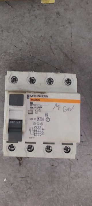 Merlin Gerin multi9 ID Interruptor