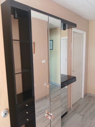 Mueble de entrada negro con espejo