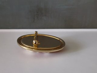 Broche camafeo vintage con borde en tono dorado