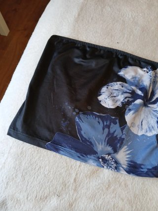 Top Shein floral negro y azul