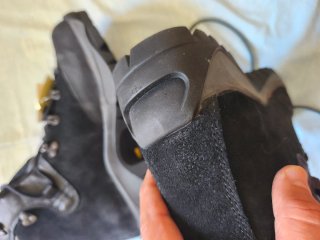 Botas de montaña con pestaña crampones, sue vibram