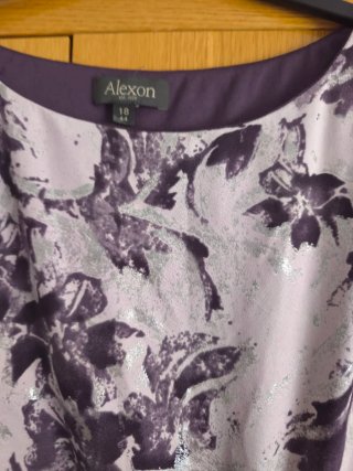 Vestido estampado morado y plata  Diseñador