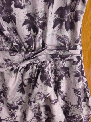 Vestido estampado morado y plata  Diseñador