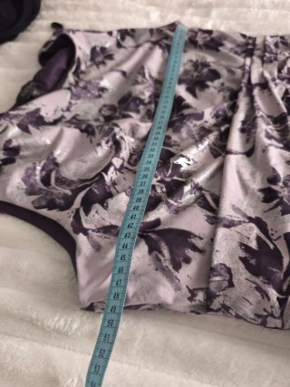 Vestido estampado morado y plata  Diseñador