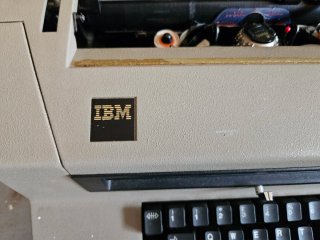 Máquina de escribir IBM antigua
