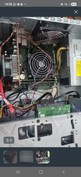 Ordenador Fujitsu Negro y Rojo