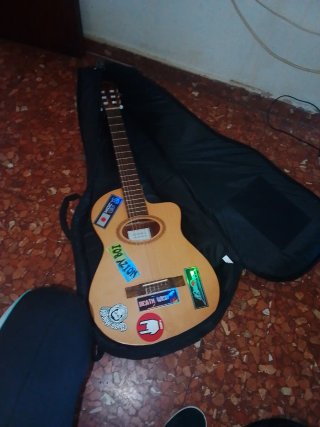 Guitarra Acústica con Funda