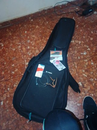 Guitarra Acústica con Funda