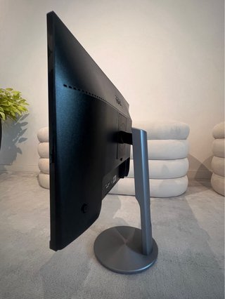 Monitor AOC 24" IPS - Ergonómico y Sin Marcos