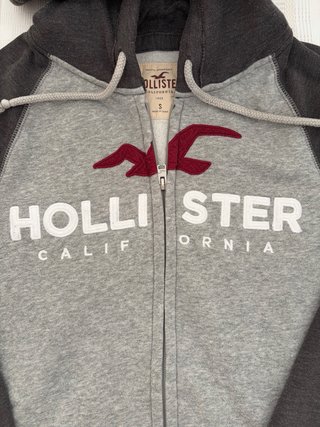 Sudadera Hollister Gris y Roja Talla S