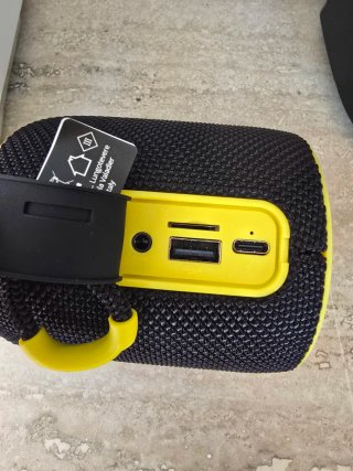 Cassa Bluetooth Seleco Nera e Gialla