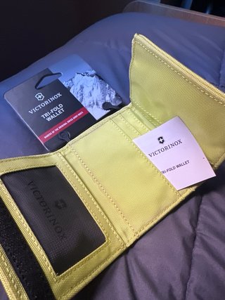 Cartera Victorinox Tri-Fold Amarilla