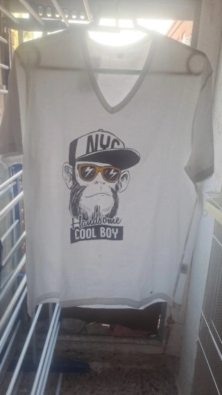 Camisetas de todo tipo de colores y dibujos