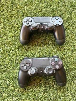 Consola PS4 Slim Negra + 2 mandos + 4 Juegos