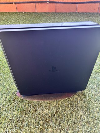 Consola PS4 Slim Negra + 2 mandos + 4 Juegos