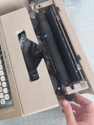 Máquina de escribir Olivetti Lettera 25