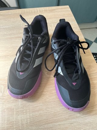 Zapatillas Adidas Negras y Moradas Talla 38.5