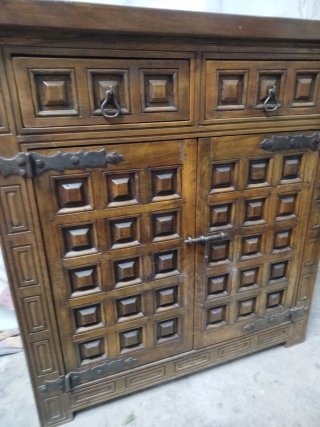 Comoda rústica de madera