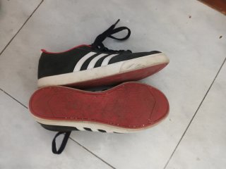 Zapatillas Adidas Negras y Rojas