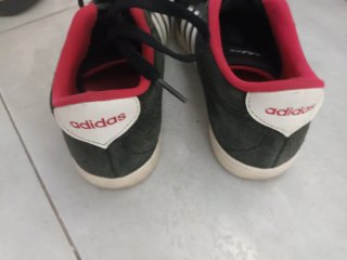 Zapatillas Adidas Negras y Rojas