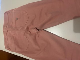 Pantalón skinny rosa Guess