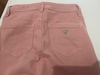 Pantalón skinny rosa Guess