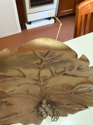 Vassoio in rame con foglia e uva