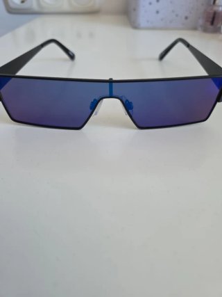 Gafas de sol deportivas azules y negras