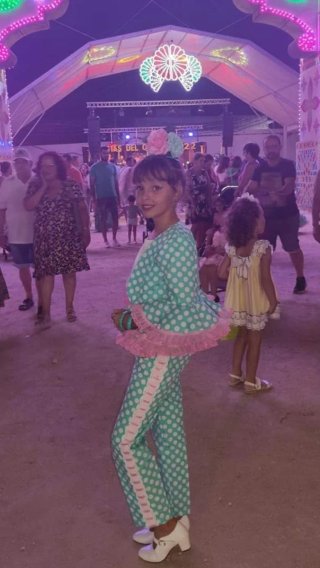 Traje de flamenca lunares para niña de 9 año