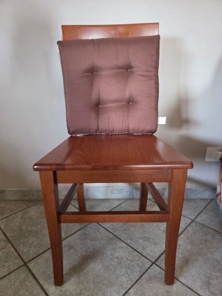 Sedie in legno con cuscino fantasia