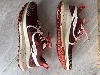 Nike Trail Zapatillas Marrón rojizo. Talla 37,5.