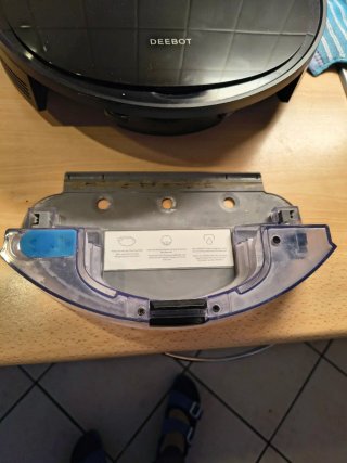 Robot aspirapolvere e lavapavimenti DEEBOT